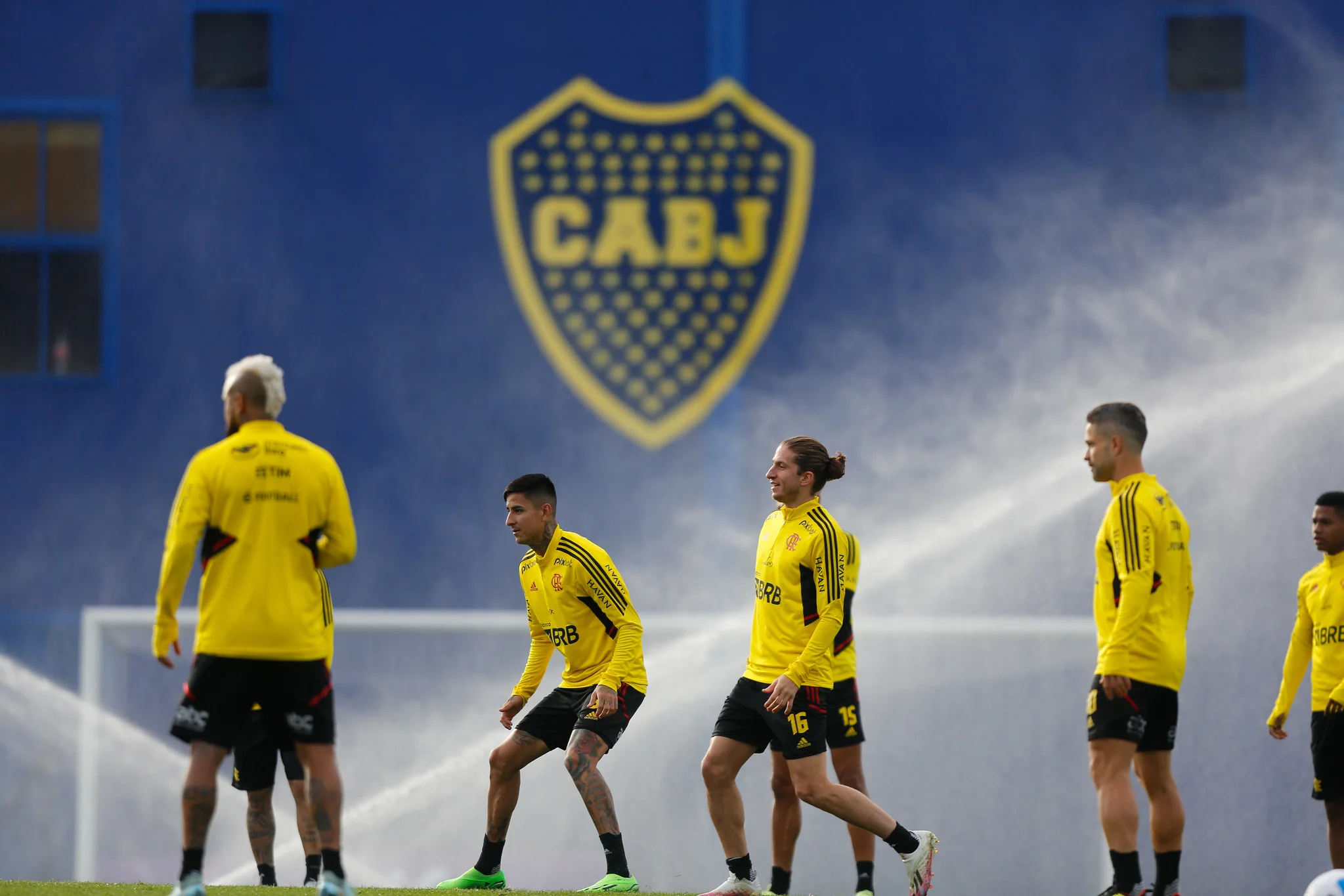 Flamengo inicia disputa com Vélez por vaga na final da Libertadores