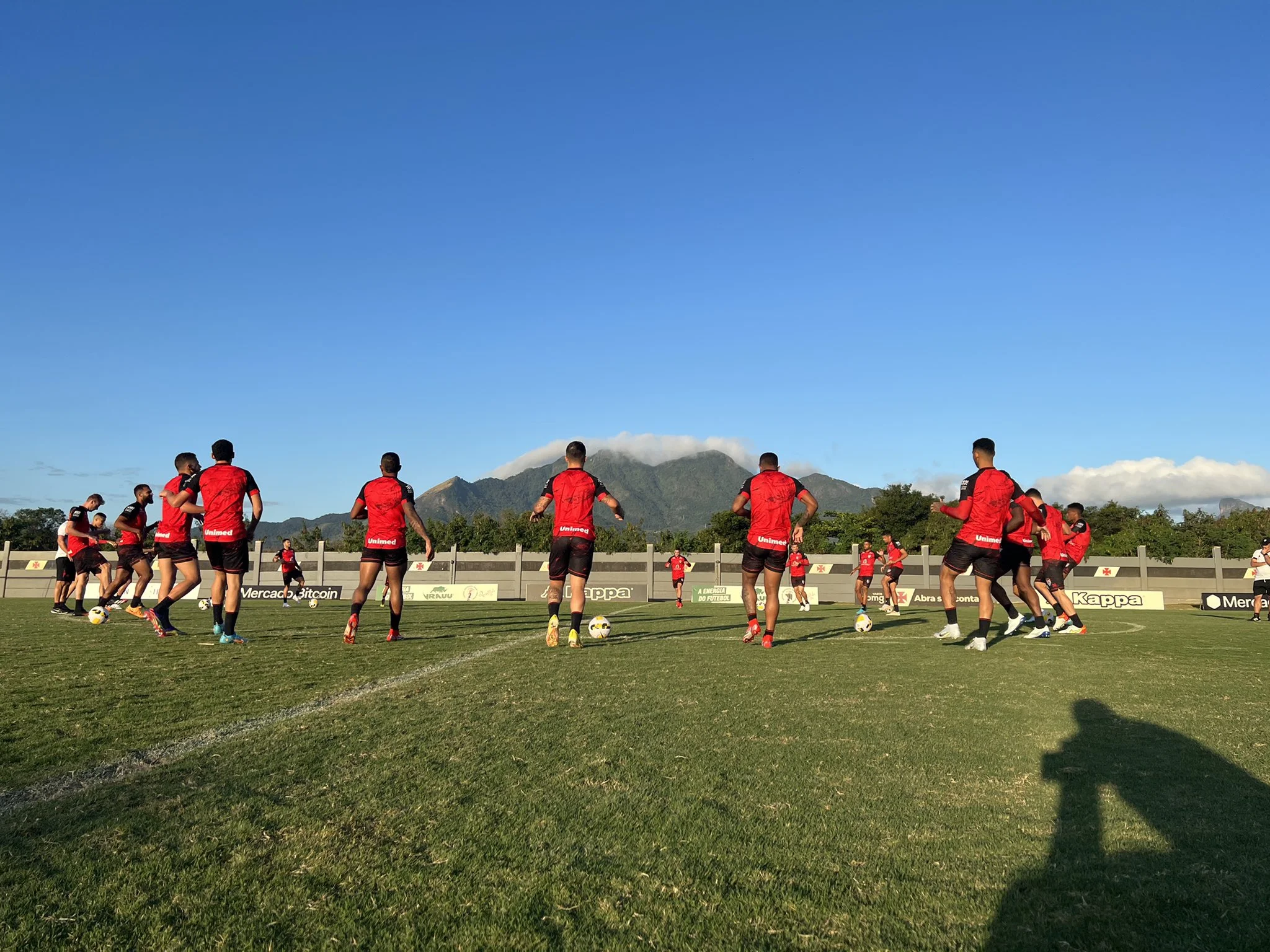 Atlético-GO enfrenta o Botafogo no Rio de Janeiro com várias novidades na escalação