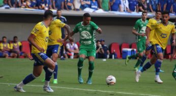 No Mané Garrincha, Cruzeiro sai atrás, mas empata com a Chapecoense pela Série B