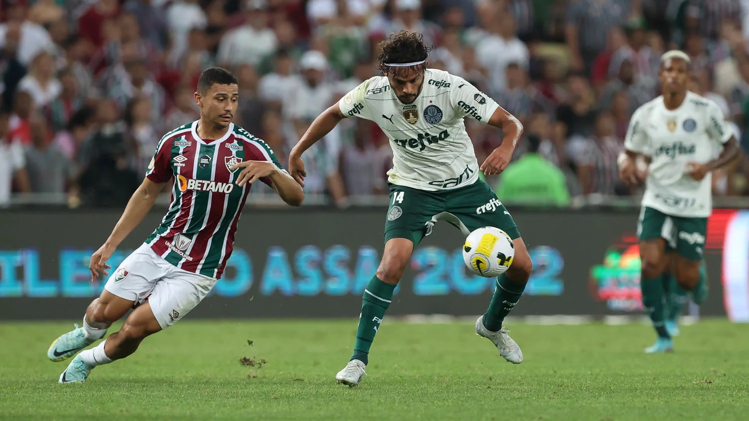 Sábado na Série A com vitórias de Goiás e Coritiba; líder Palmeiras empatou