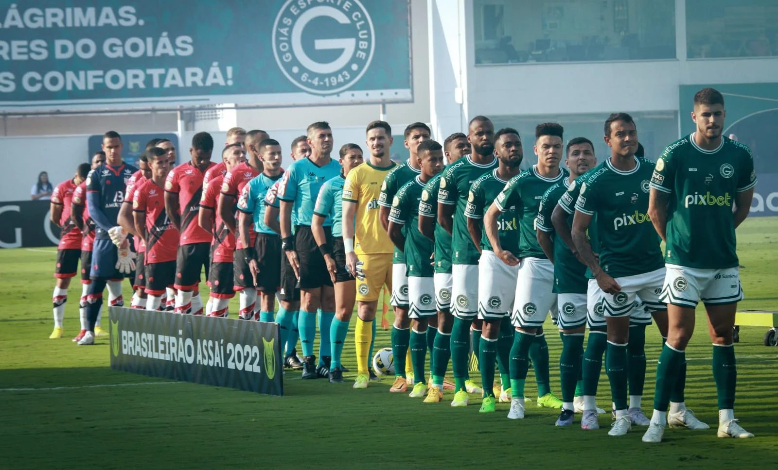 Goiás vence Atlético-GO na Serrinha, sobe na tabela e aumenta crise do rival