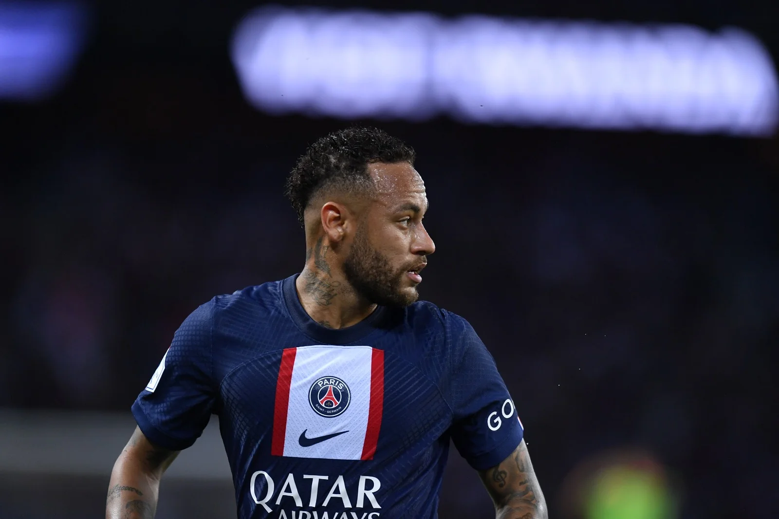 Com 2 gols de Neymar, PSG goleia Montpellier na segunda rodada do Francês