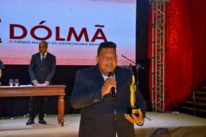 Paulo Henrique da Silva durante a premiação Dólmã de gastronomia (Foto Amilton Matsunaga).