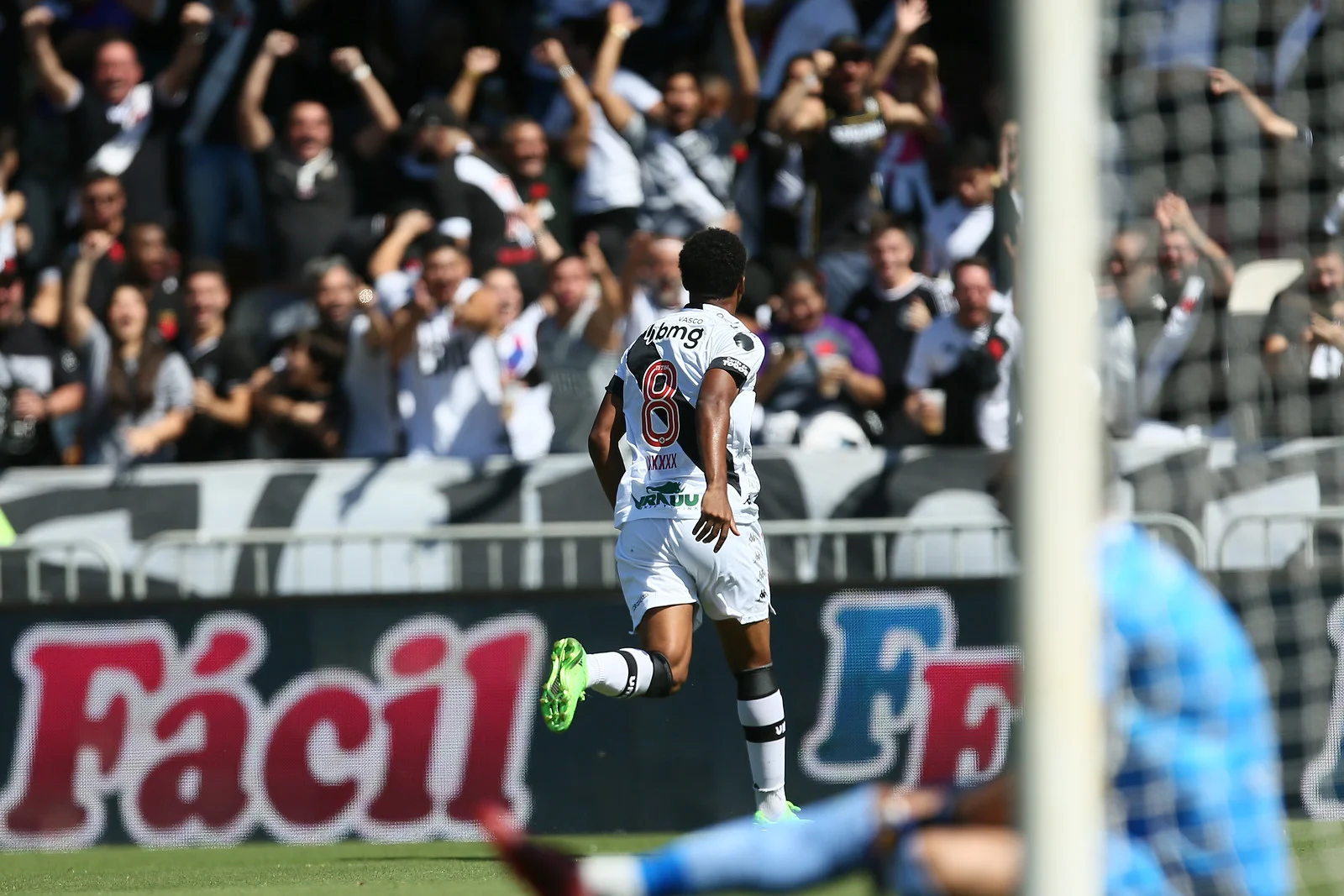 Joias brilham, Marlon faz golaço e Vasco se reabilita com vitória sobre Tombense