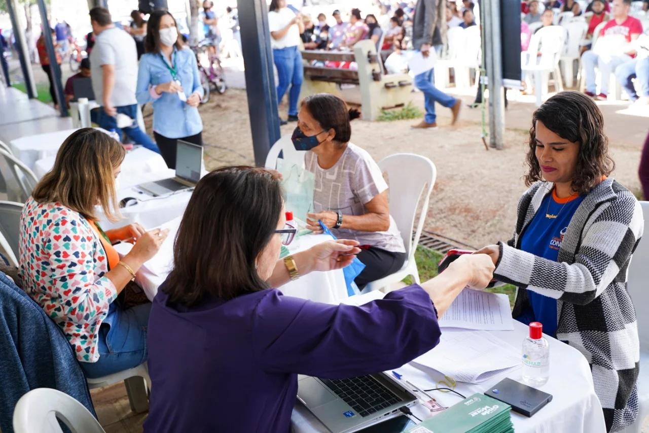 Famílias do Norte e Nordeste de Goiás recebem cartões do Aluguel Social