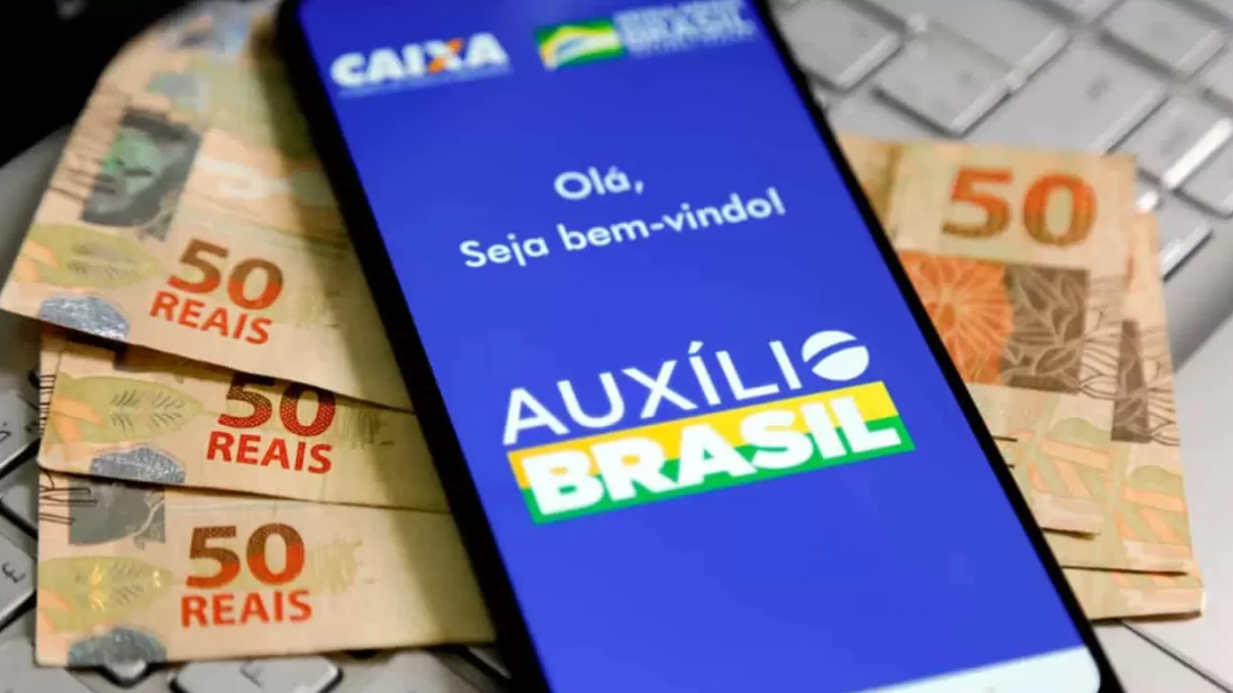 Saiba como pedir empréstimo consignado do Auxílio Brasil que começa nesta segunda (10)