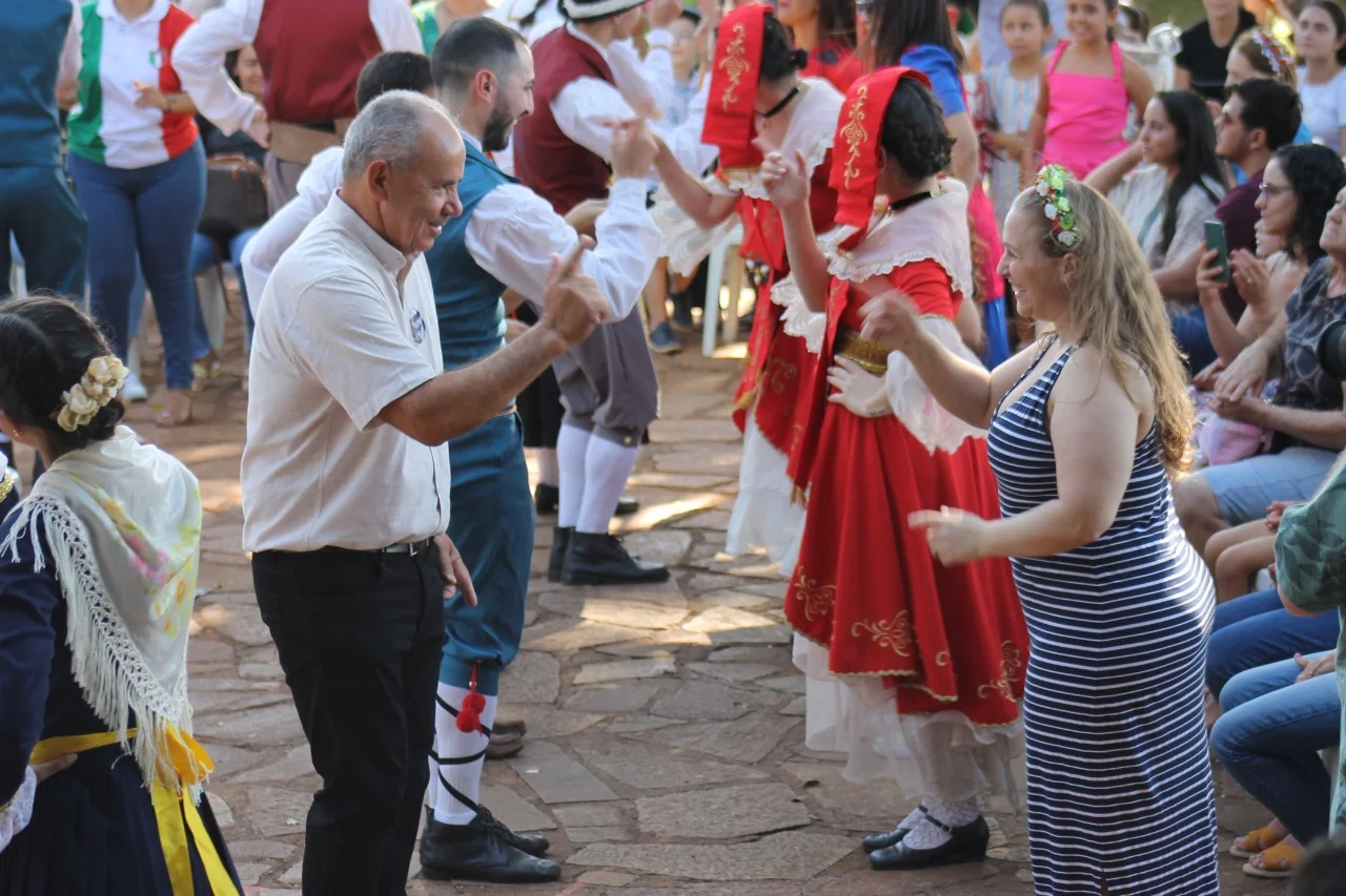 Festival em Nova Veneza tem encerramento com muita cultura, dança típica e música italiana