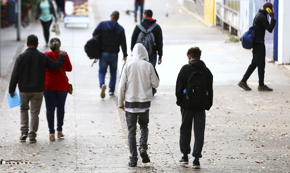 Mais uma frente fria severa avança e deve fazer temperaturas caírem a partir desta sexta-feira (19)