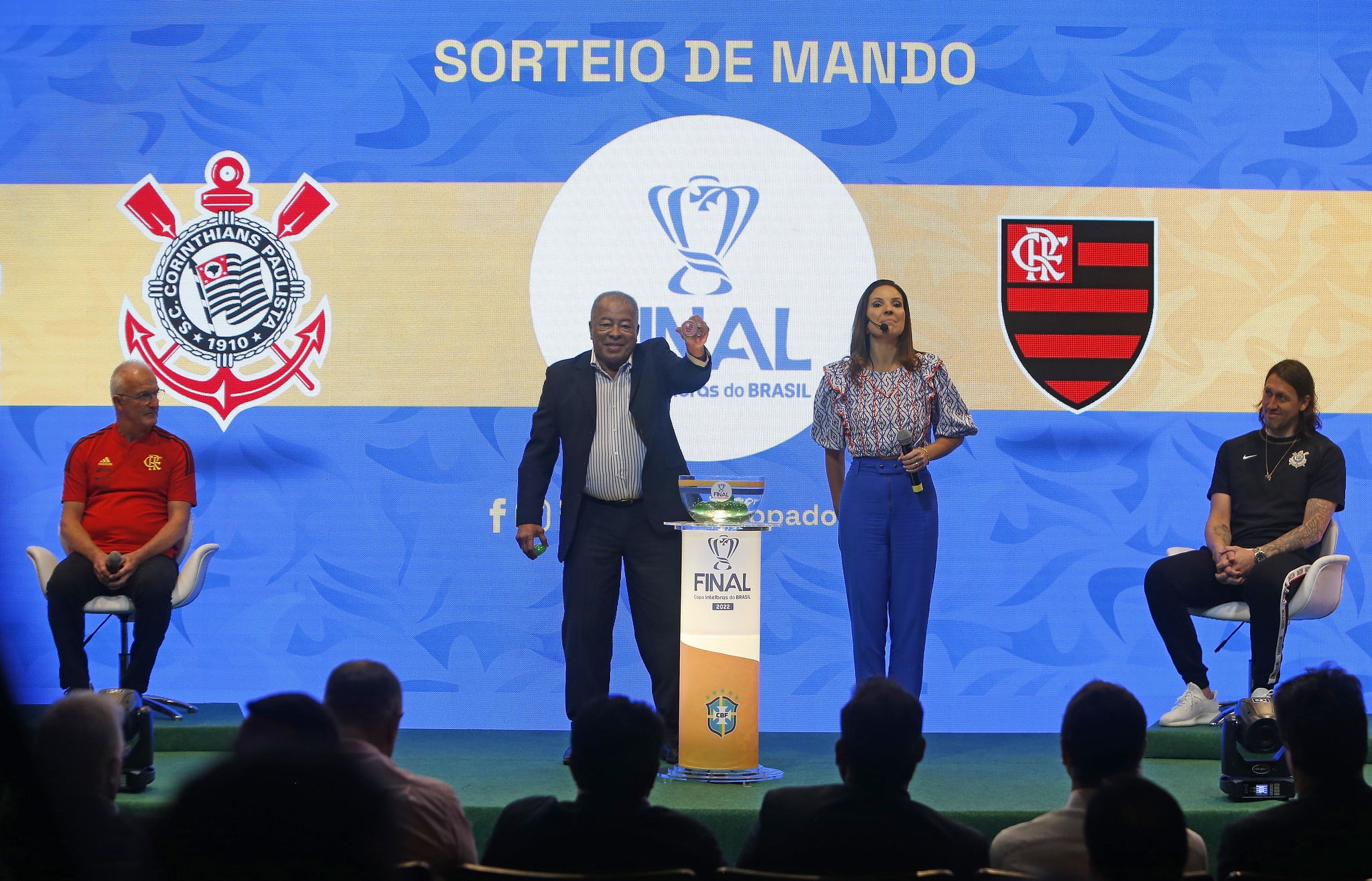 Sorteio define mandos de campos da decisão entre Flamengo x Corinthians na Copa do Brasil