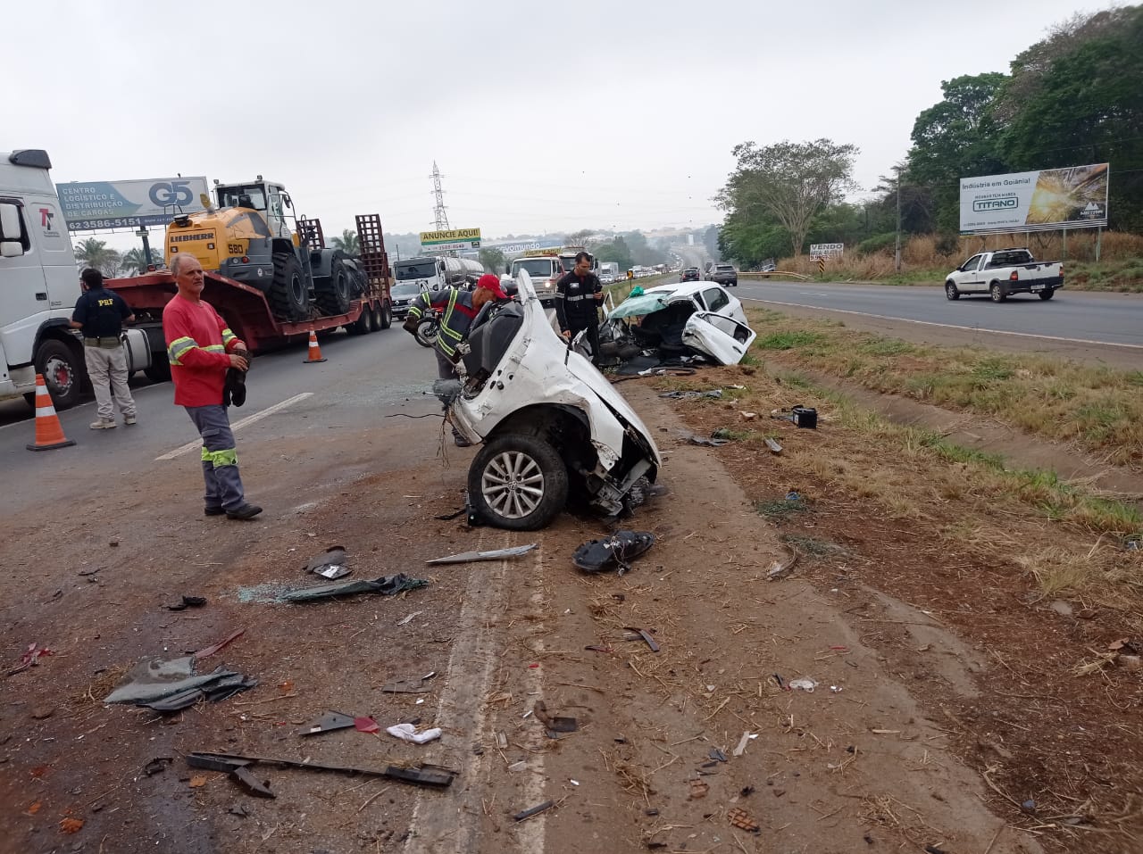 Grave acidente envolvendo dois veículos deixa 4 feridos na BR-153, em Goiânia