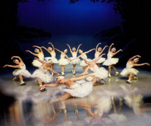 Sucesso mundial, companhia russa de ballet no gelo apresenta "O Lago dos Cisnes", em Goiânia (Foto divulgação).