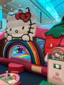 Fun City da Hello Kitty & Amigos chega ao Flamboyant Shopping (Foto divulgação).