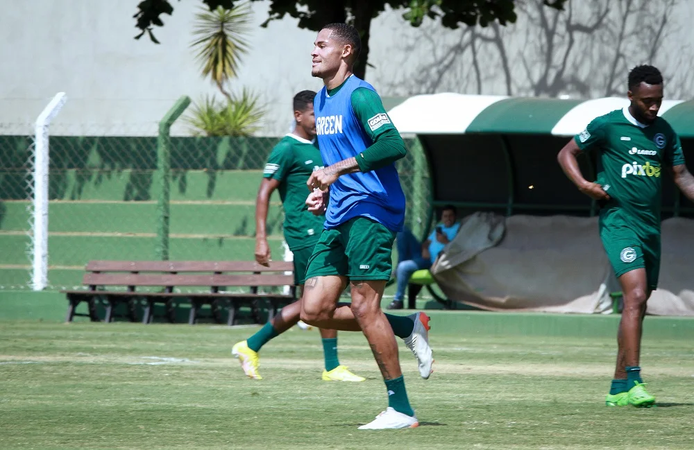 Goiás tem três desfalques e novidades em relacionados para enfrentar o Bragantino