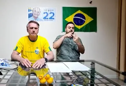 Às vésperas da eleição, Bolsonaro diz que PT não volta ao poder “pelo voto”