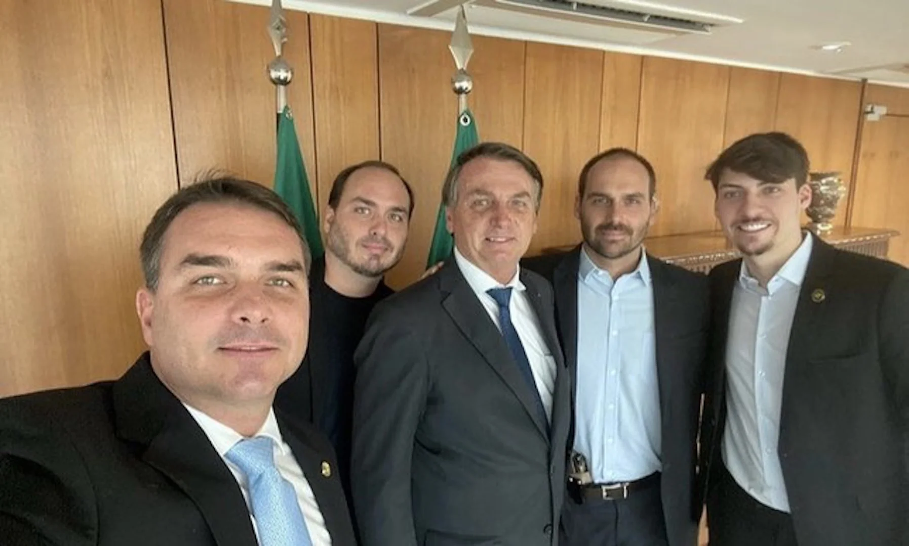 Depois da censura, Mendonça decide pela liberação de reportagem sobre compra de imóveis da família Bolsonaro