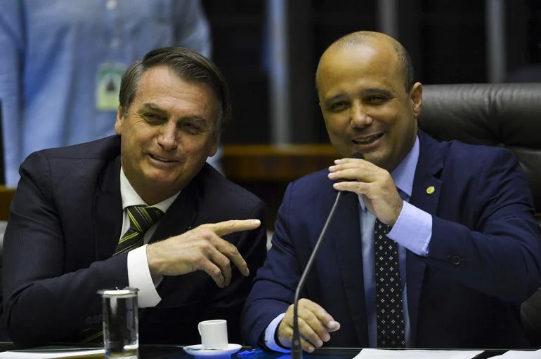 Major Vitor Hugo aposta no “caminho de Bolsonaro” na reta final