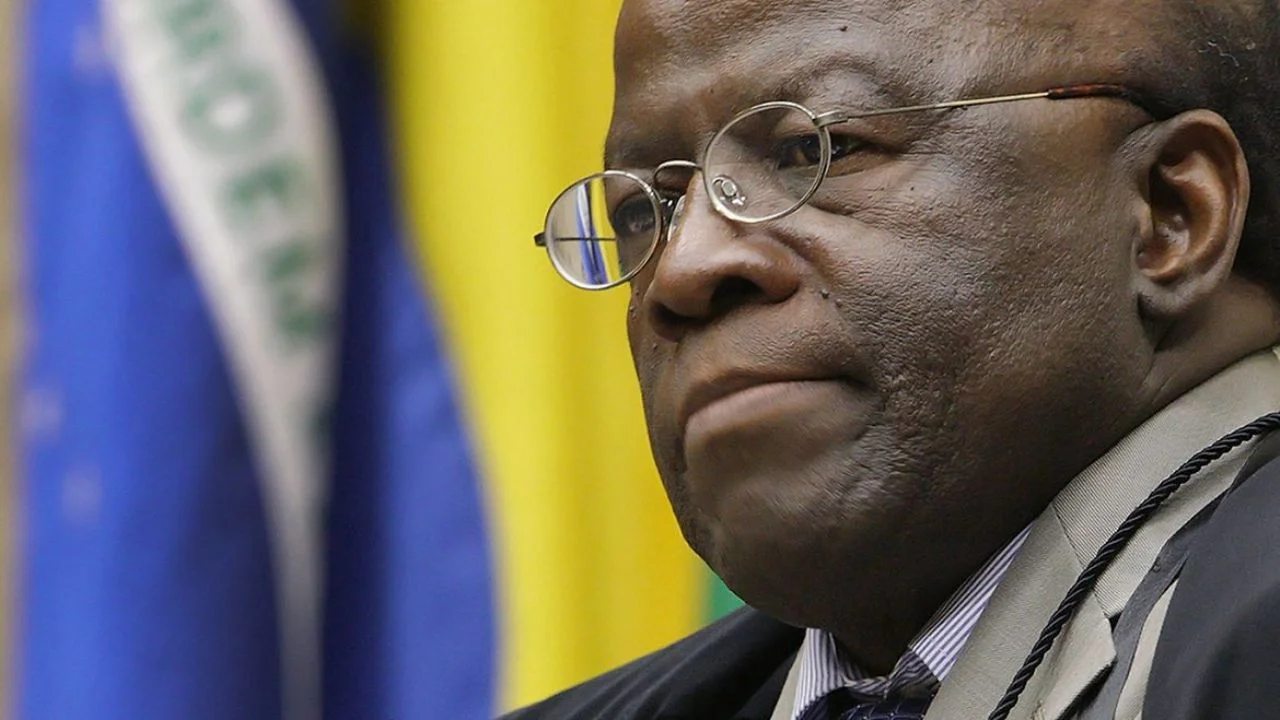 Ex-ministro e relator do mensalão no STF, Joaquim Barbosa grava vídeo de apoio a Lula; confira