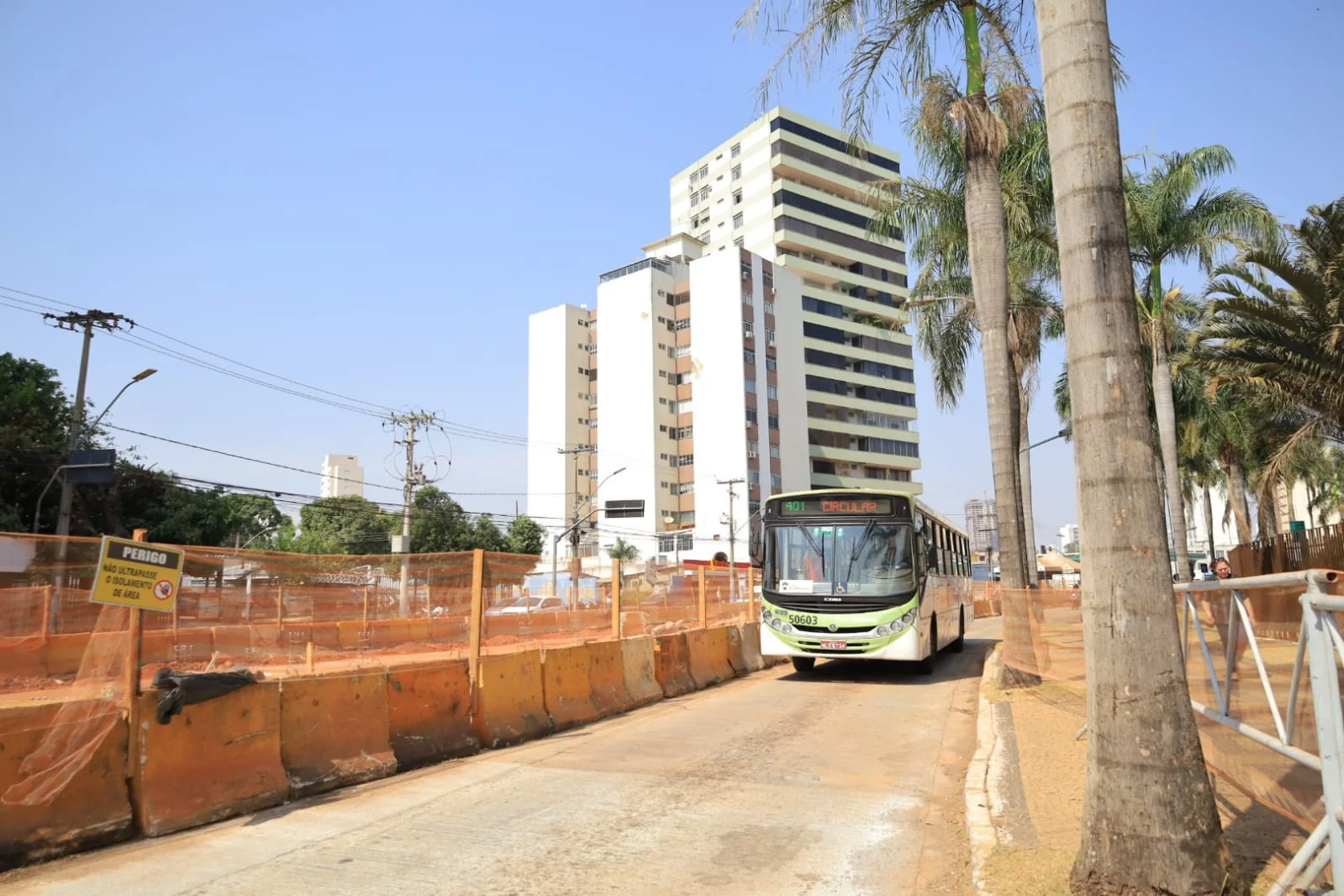 Trânsito anel interno liberado ônibus