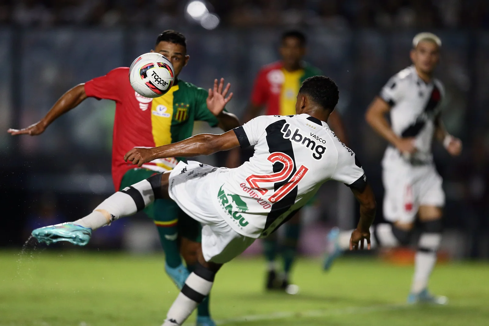 Vasco sofre gol aos 54 minutos do 2º Tempo e deixa escapar chance de acesso para Série A