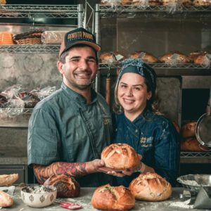 O chef Marcus Costa e sua esposa Monick Braga, proprietários do Bendita Madre Padaria e Gastronomia (Foto divulgação).