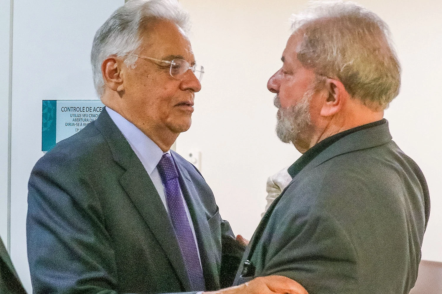 Lula recebe apoio de Fernando Henrique Cardoso no segundo turno