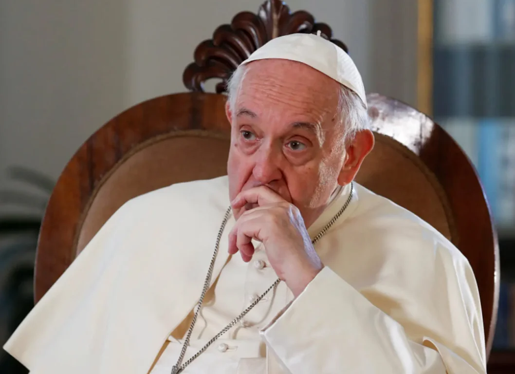 Após cirurgia, Papa Francisco apresenta boa recuperação