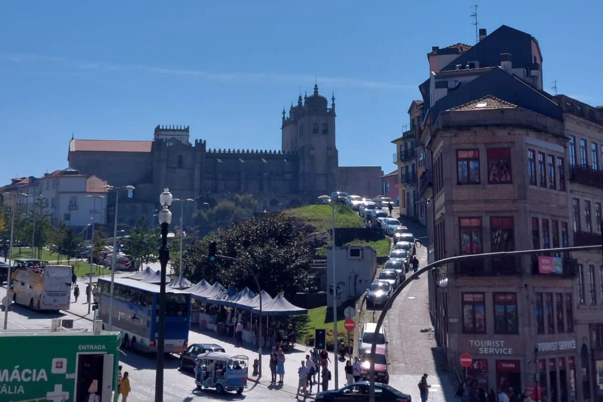 Porto é a segunda maior cidade de Portugal. Atualmente estima-se que vivam 215 mil pessoas no local e, destas, cerca de 20 mil são de brasileiros legalizados. (Foto: Carlos Nathan Sampaio)