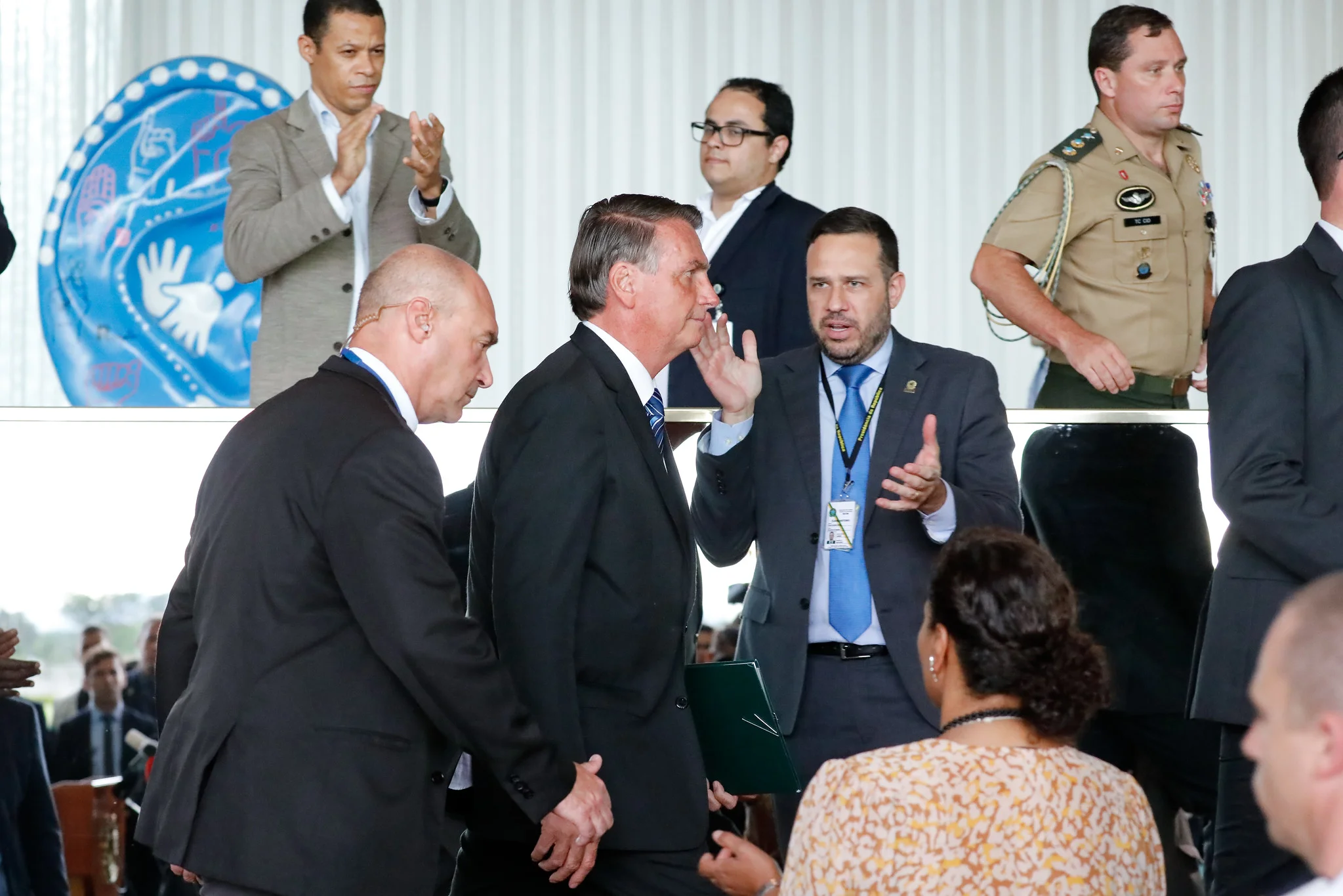 Bolsonaro tem reunião com militares e manifestantes acham que Forças Armadas vão agir; saiba a verdade