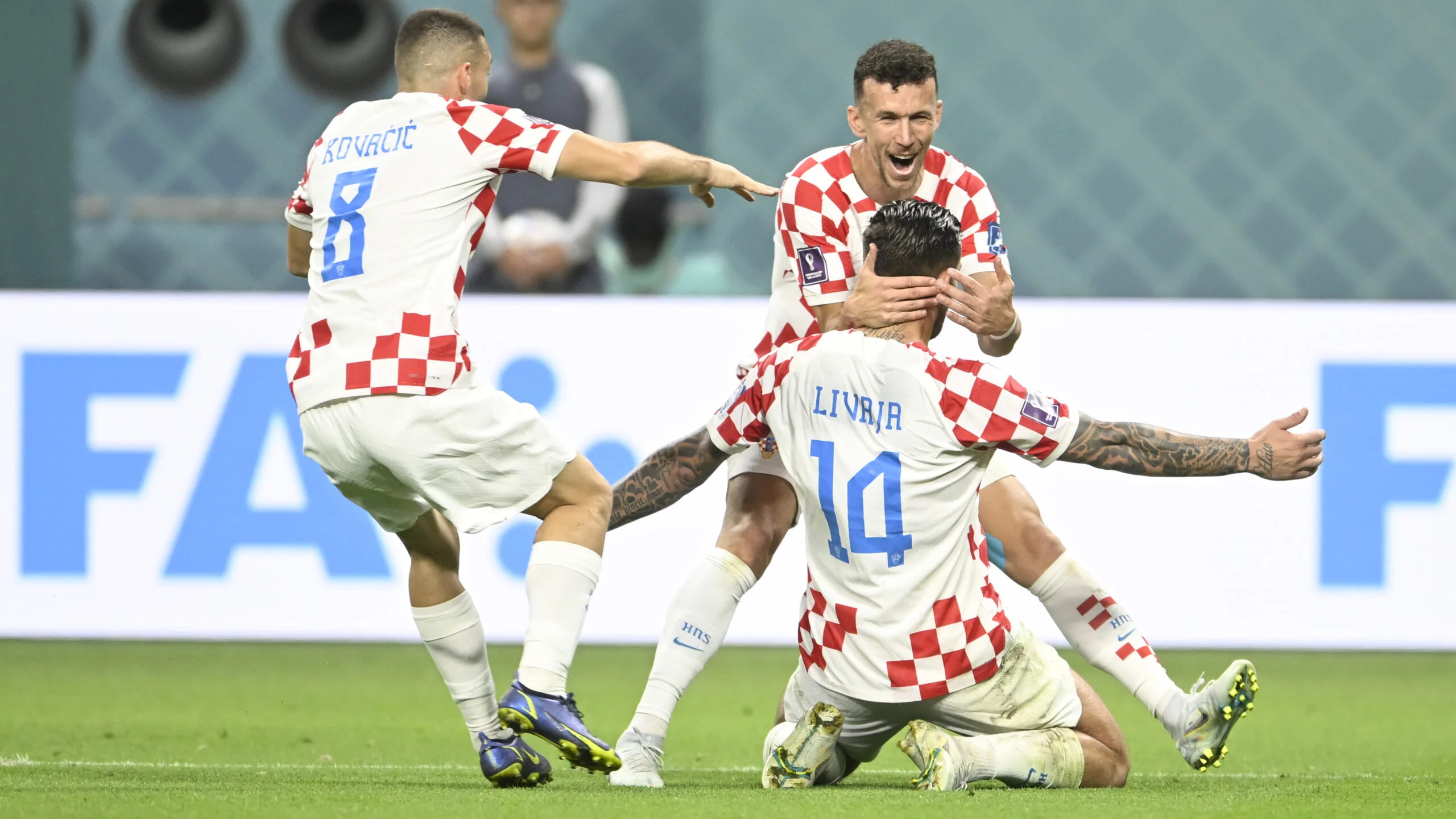 Canadá faz 1º gol da história, mas toma virada da Croácia, que vira líder do grupo