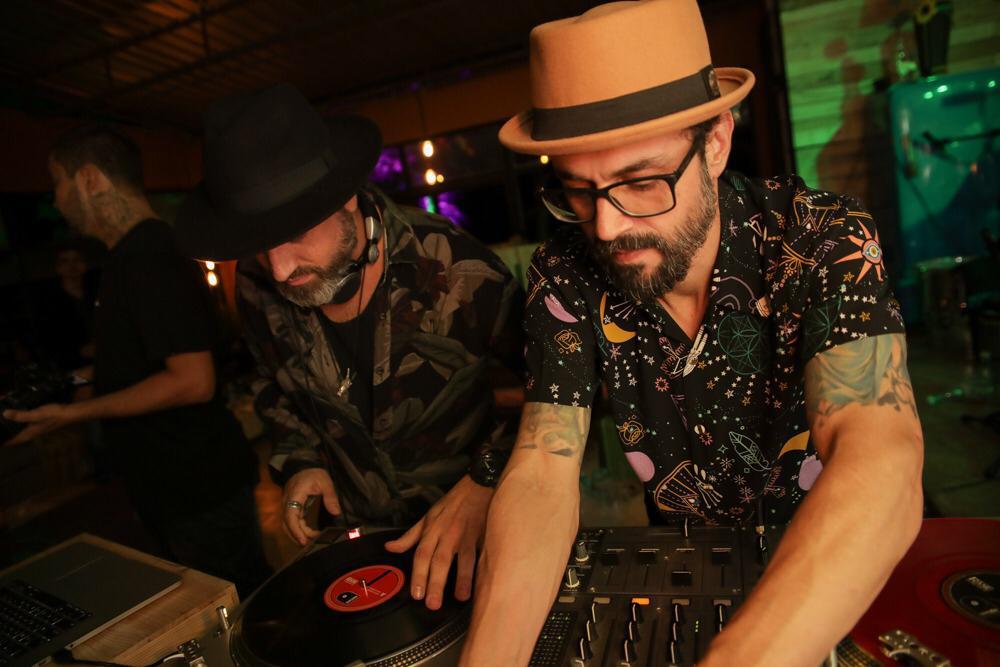 Lowbrow: DJs Thiago Jesus e Múcio Guimarães trazem noite latina a Goiânia (Foto divulgação).