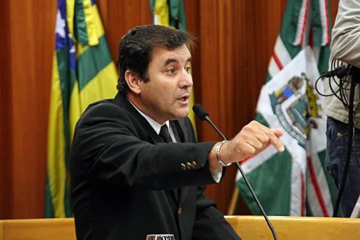 Deputado Clécio Alves apresenta projeto para declarar Lula “persona non grata” em Goiás