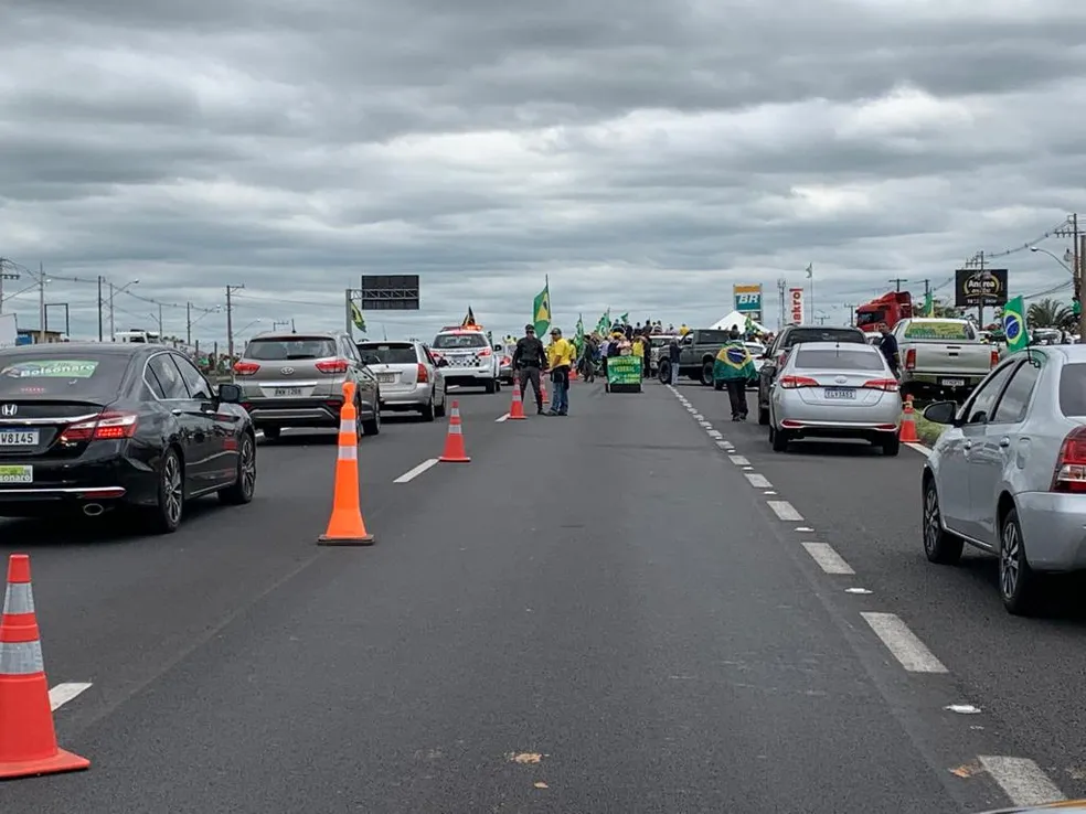 Manifestantes não acatam apelo de Bolsonaro e 86 rodovias federais seguem bloqueadas