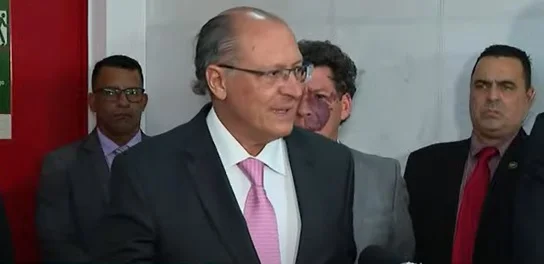 Bolsonaro diz a Alckmin que vai colaborar com transição 