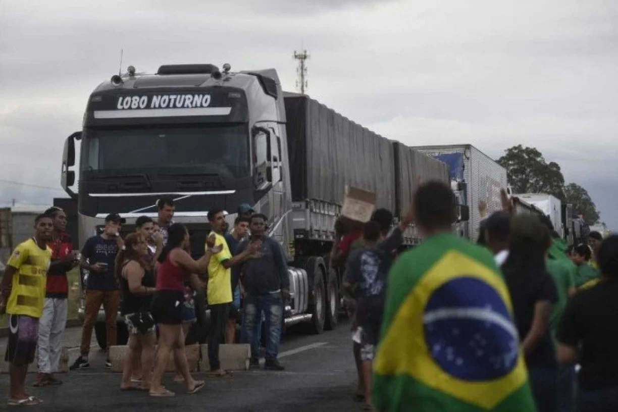 Forças Armadas condenam restrição de direitos e excessos nas manifestações