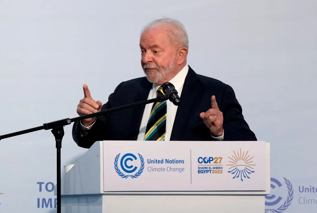 Após presença na COP27, Lula desembarca em Portugal para “reconstruir” relações com país luso