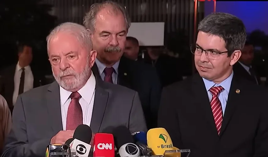 Lula diz que protestos bolsonaristas “não tem pé nem cabeça”