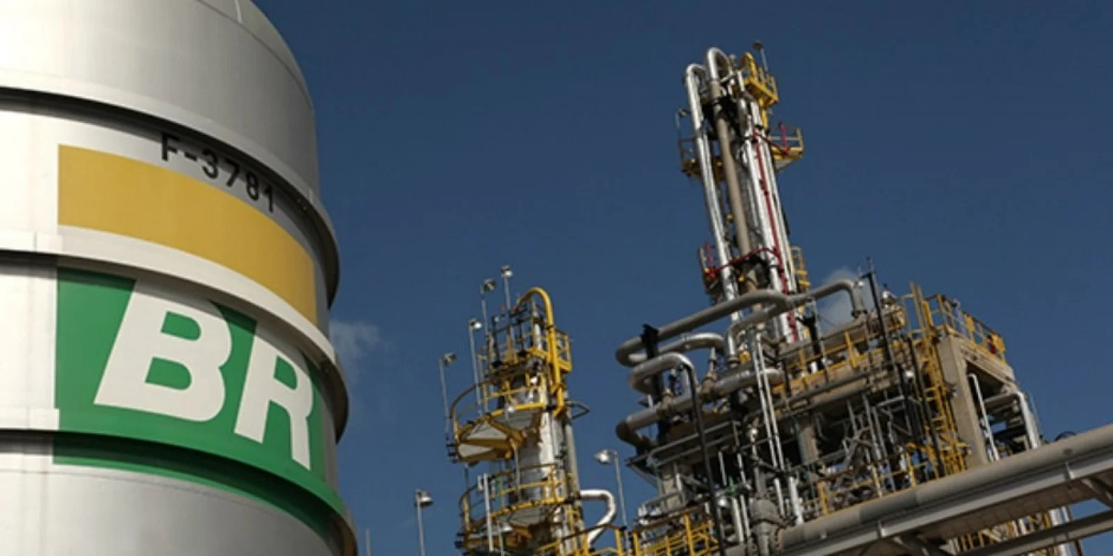 Petrobras tem lucro líquido de US$ 8,8 bilhões, quarto maior já registrado por uma companhia brasileira