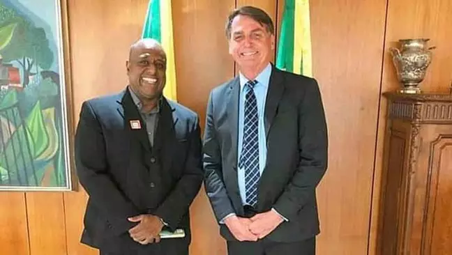 Padrinho de Flávio Bolsonaro é exonerado de cargo no Ministério da Cidadania