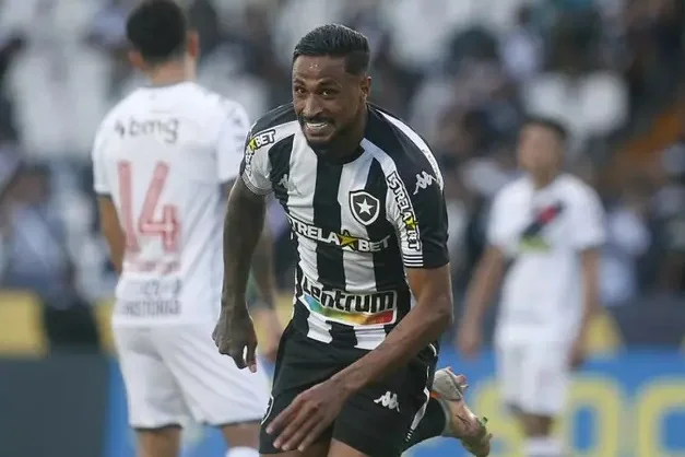 Goiás acerta contratação de atacante que estava no Botafogo-RJ