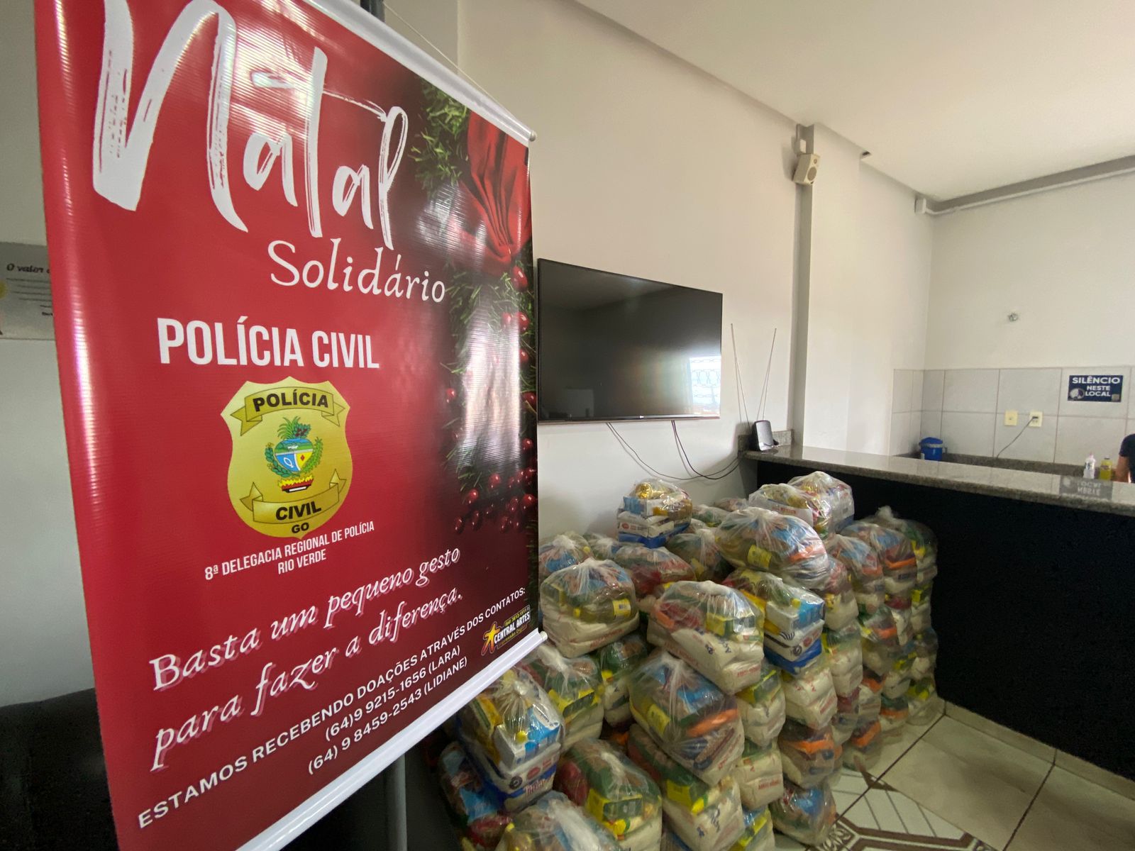 Sicredi Cerrado participa da campanha Natal Solidário, realizada pela 8ª Delegacia Regional de Polícia de Rio Verde