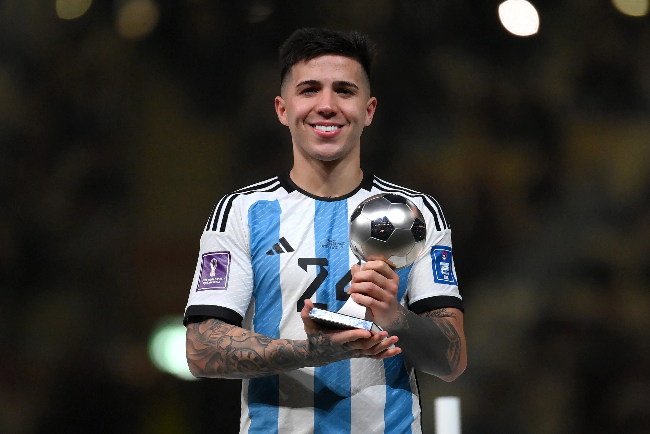 <br>Enzo Fernández é o melhor jogador jovem da Copa do Mundo FIFA de 2022