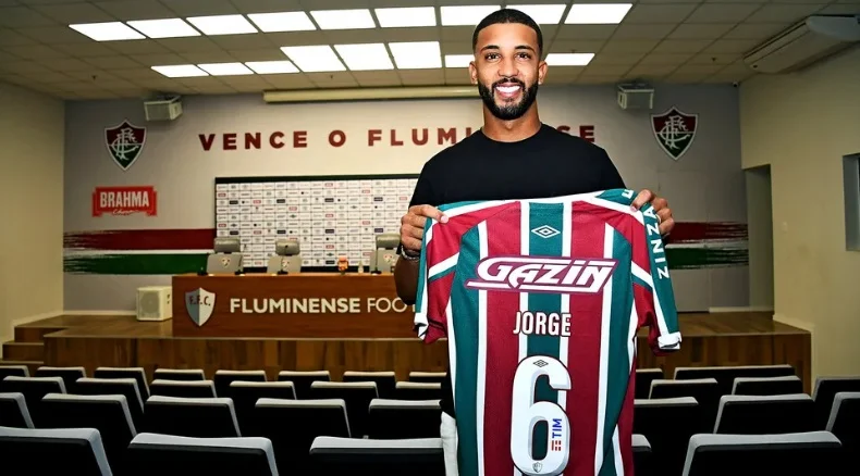 Fluminense contrata lateral esquerdo do Palmeiras