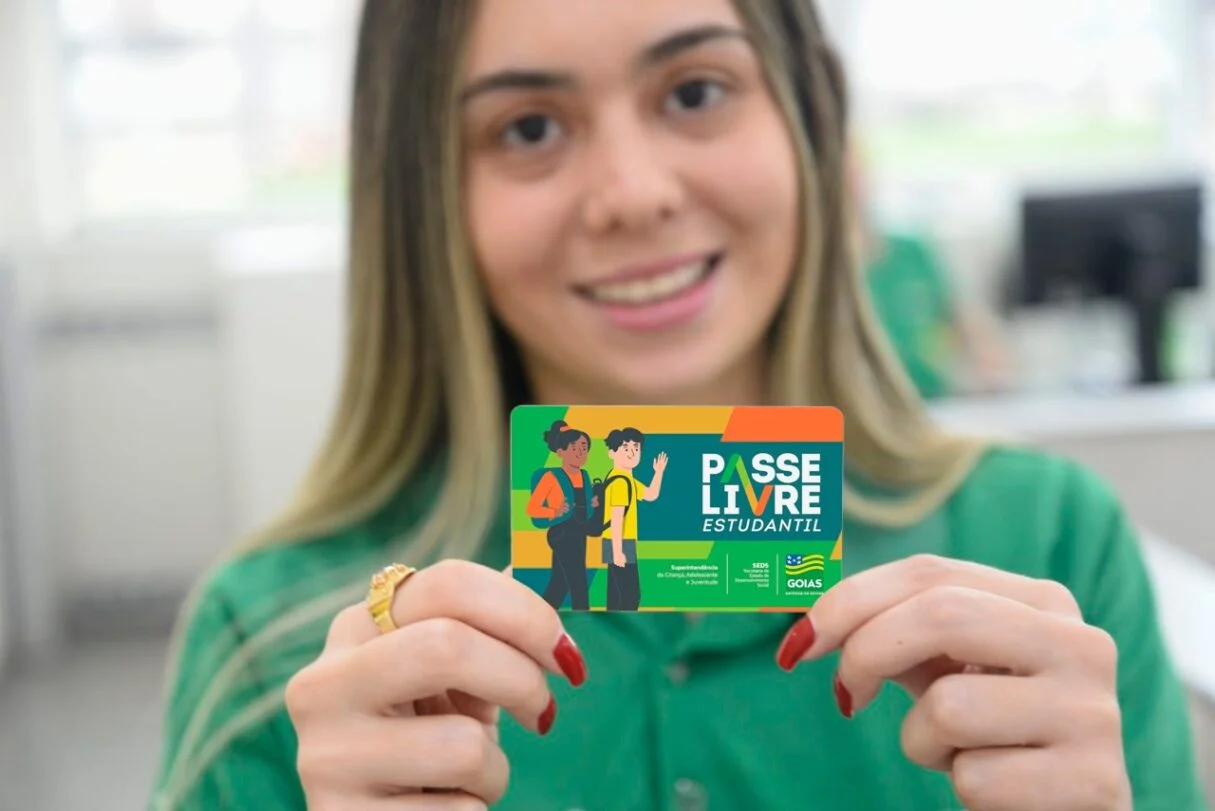 Estudante receberá um novo cartão com a reformulação do Passe Livre Estudantil