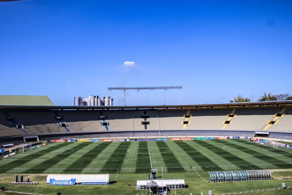 Após 1.175 dias, o Goiás vai voltar a jogar no Estádio Serra Dourada