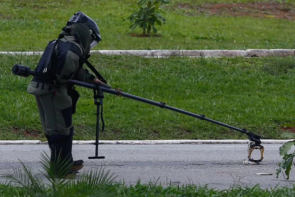 Segurança pública se mobiliza para investigar bomba encontrada próximo ao aeroporto de Brasília