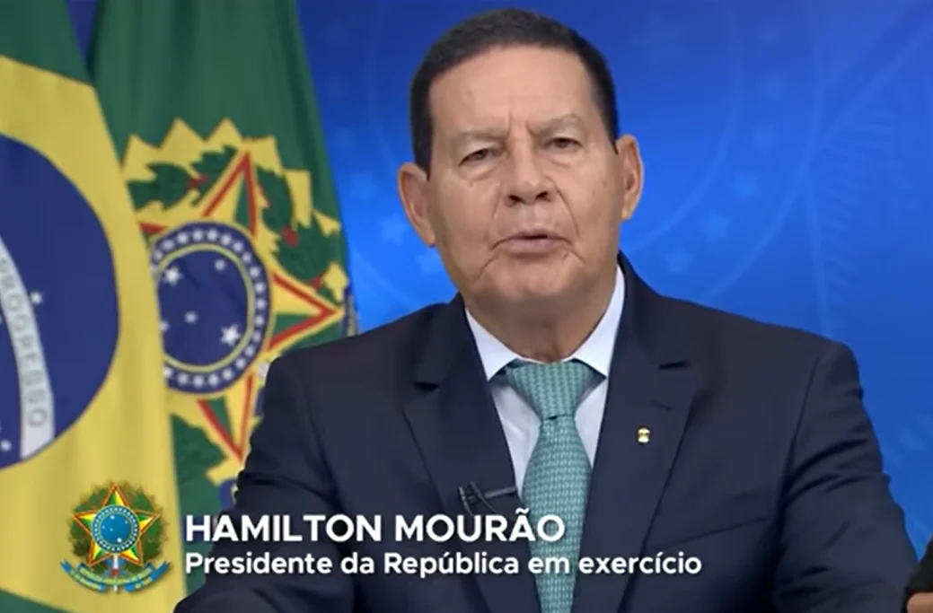 Mourão joga água fria em radicais e diz que ‘alternância de poder’ deve ser preservada