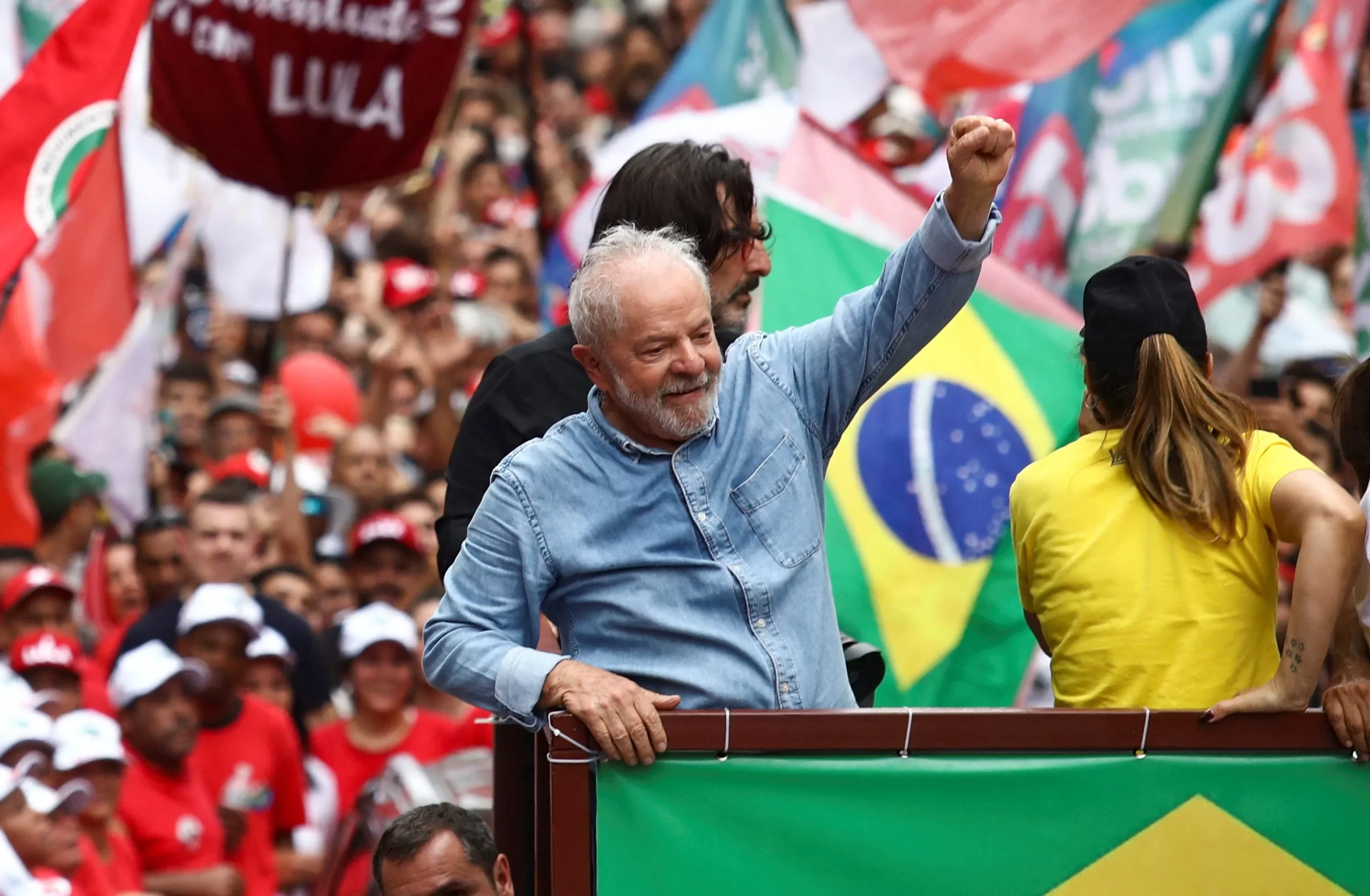 Equipe de Lula sugere desfile em carro blindado no dia da posse