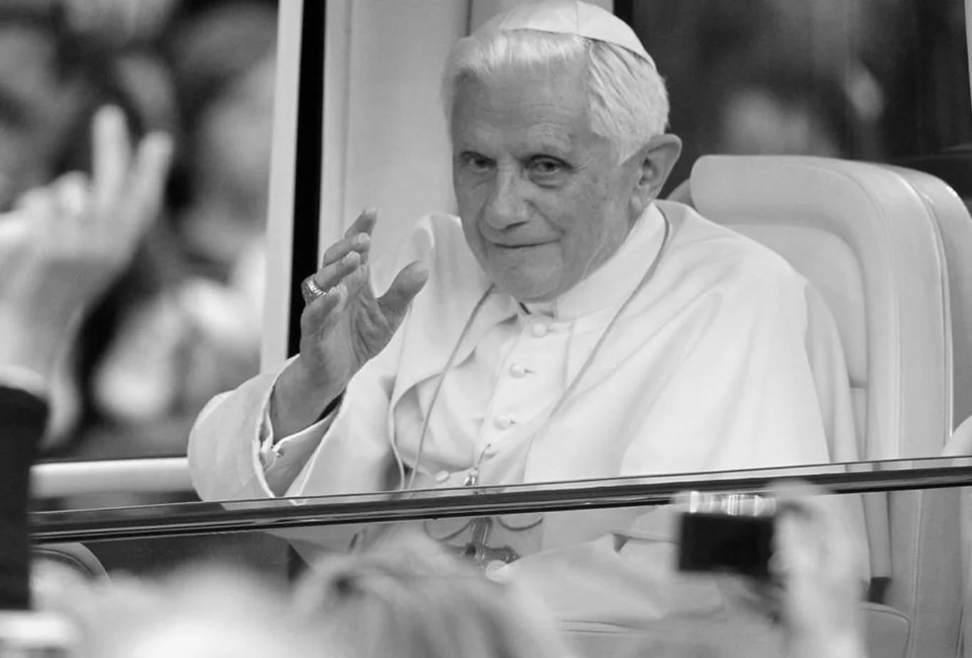 Papa emérito Bento XVI morre aos 95 anos, no Vaticano