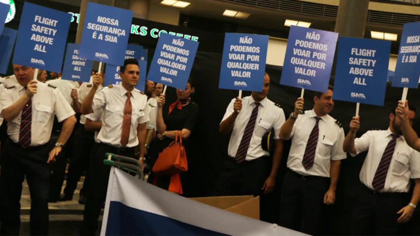 Justiça determina que 90% dos pilotos e comissários trabalhem durante greve