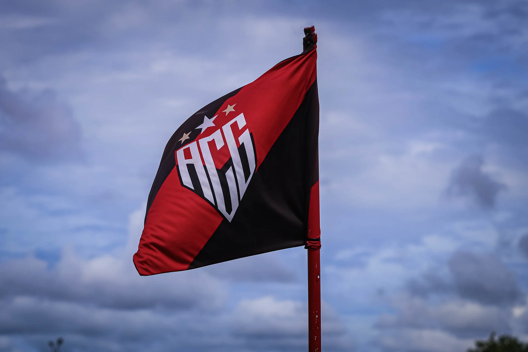 Derrota para o Goiânia resulta em duas demissões no Atlético-GO